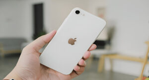 Read more about the article Is the iPhone SE3 Still a Good Buy in 2025?